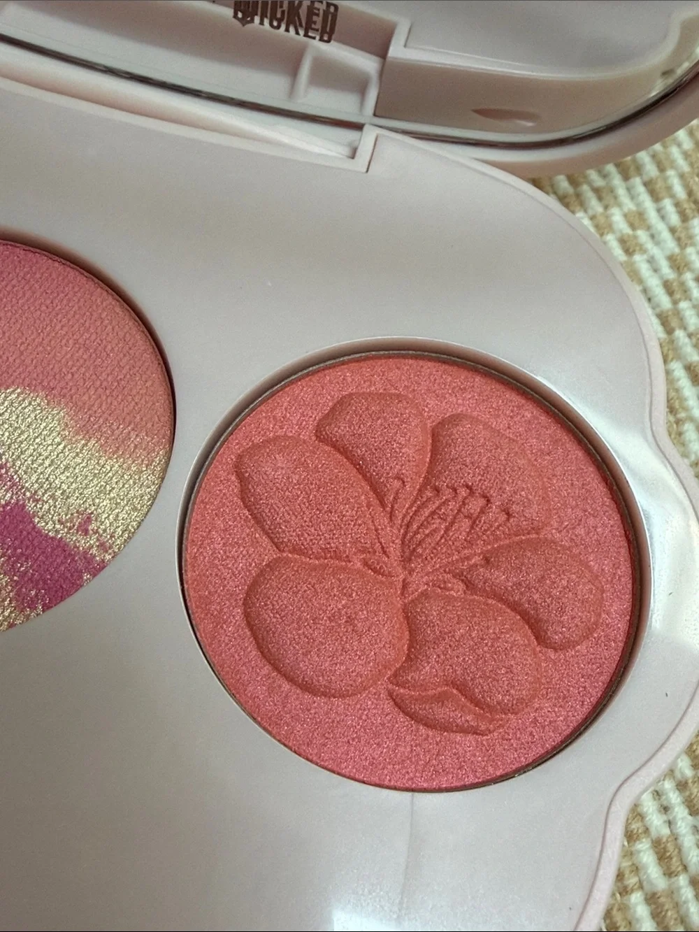 r.e.m. beauty Wicked for Good Cherry Blossom Blush Palette - Pink